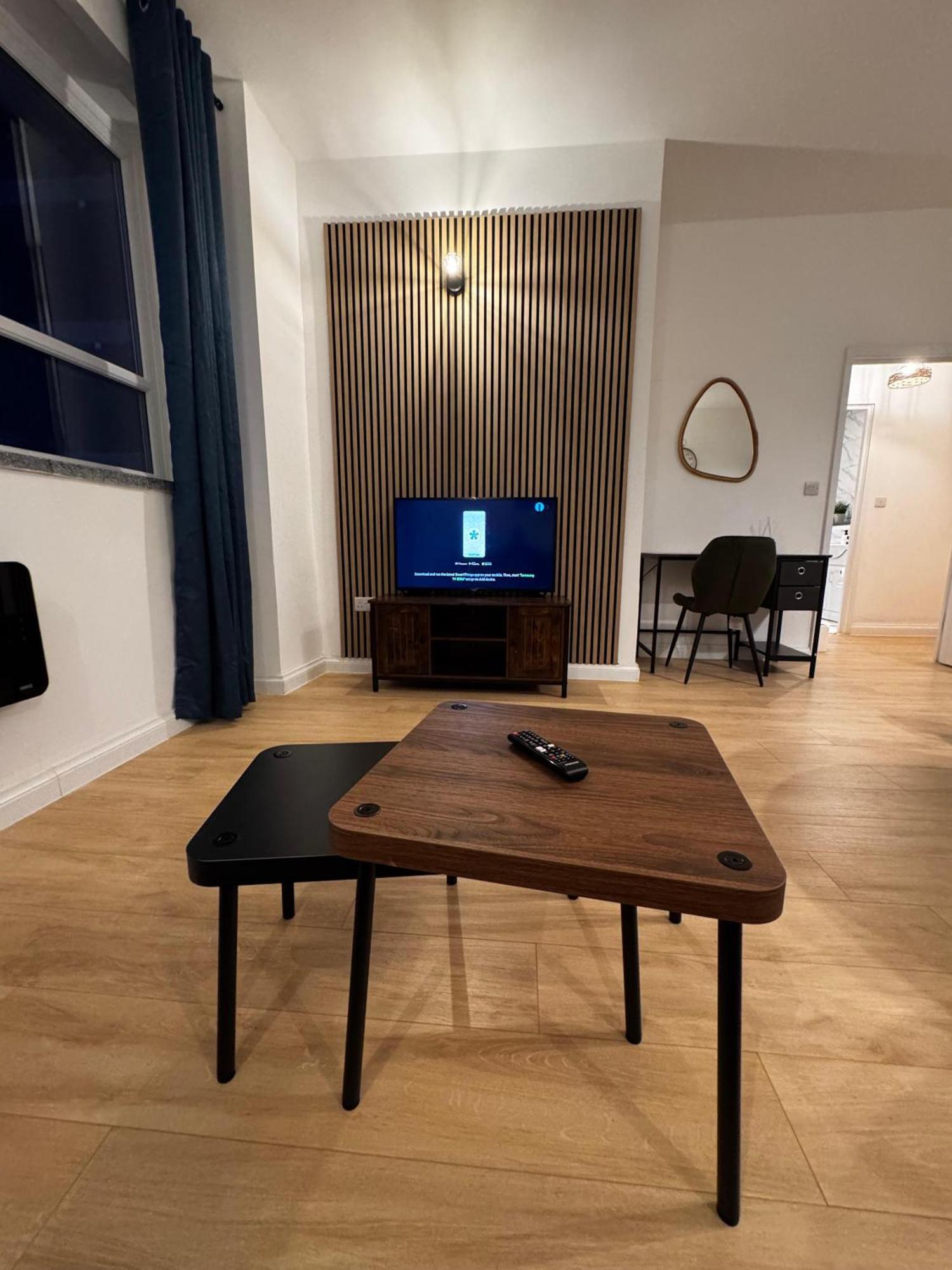 Modern 2 Bedroom 2 Bathroom Flat, Free Parking Appartamento