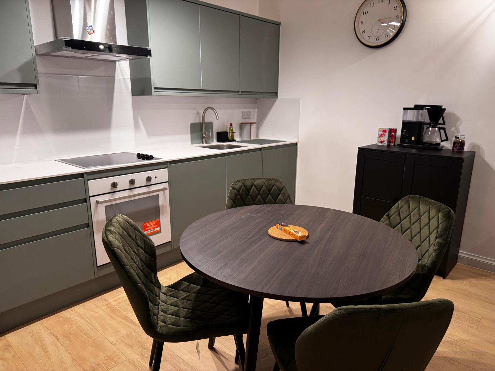 Modern 2 Bedroom 2 Bathroom Flat, Free Parking Appartamento *