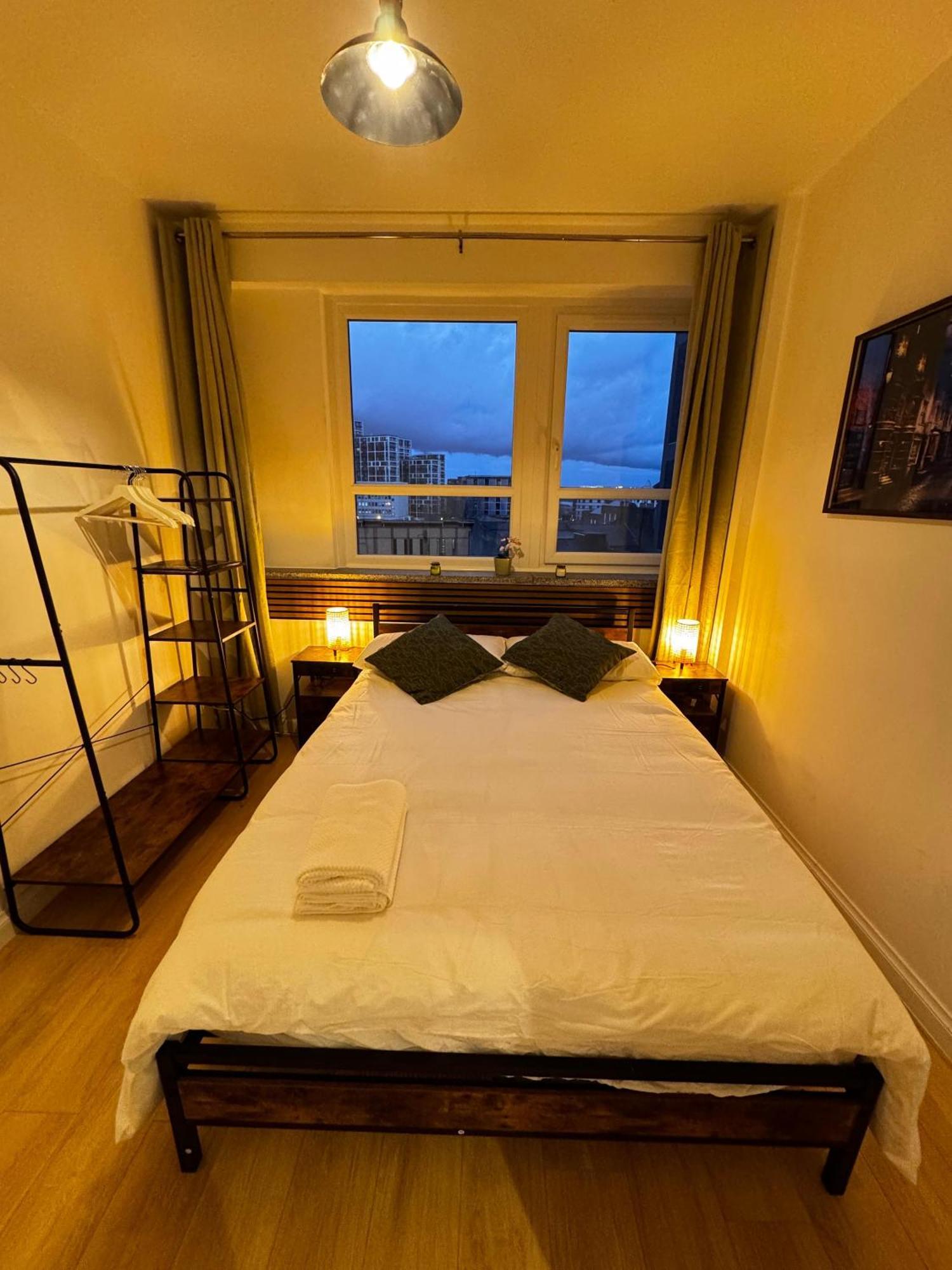 Appartamento Modern 2 Bedroom 2 Bathroom Flat, Free Parking Londra